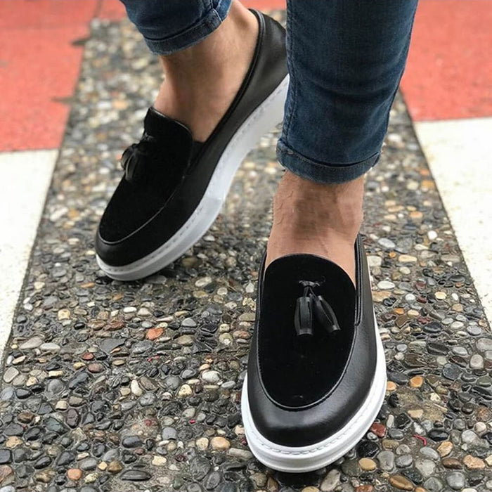 IT black shoes for men.